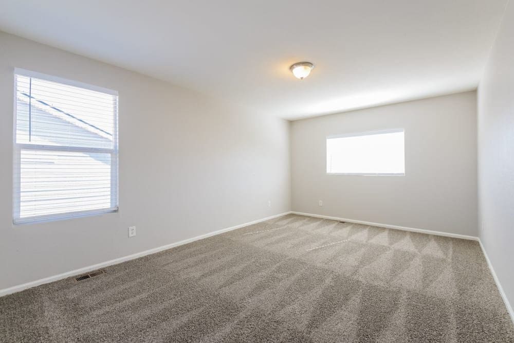 Building Photo - 464 E 77th Pl