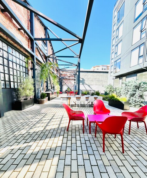 Back Courtyard - 230 7th St