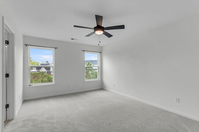Building Photo - Move-In Ready Home in the Heart of Goose Creek