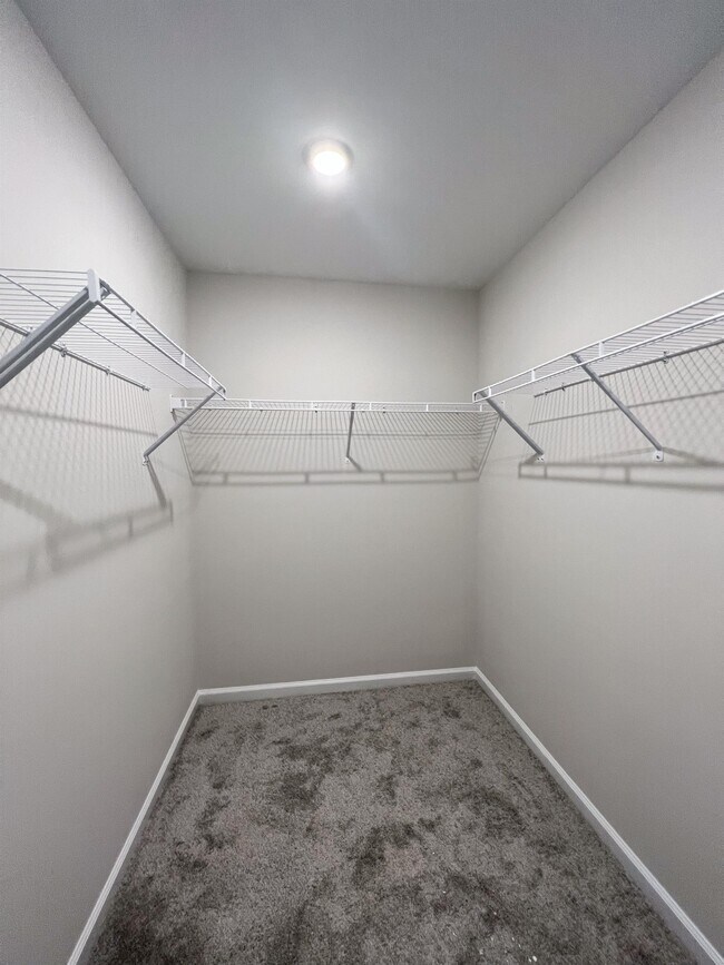 Building Photo - 1106 Crater Lake Way