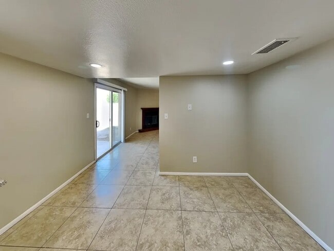 Building Photo - 2181 E Concorda Dr