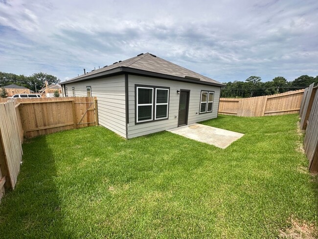 Building Photo - Brand New Modern 3-Bedroom Home with Upgra...