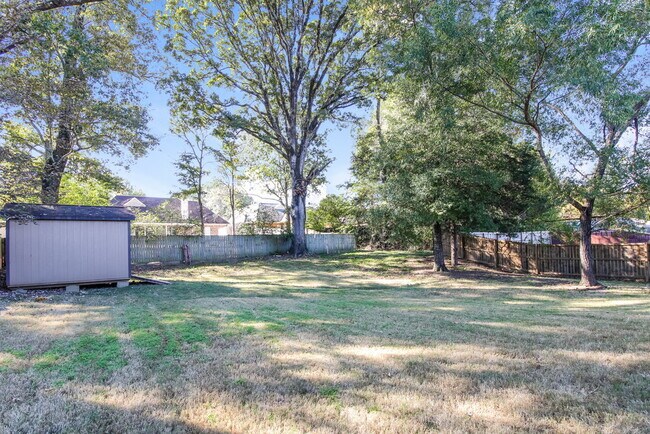 Building Photo - 8785 Oak Grove Blvd