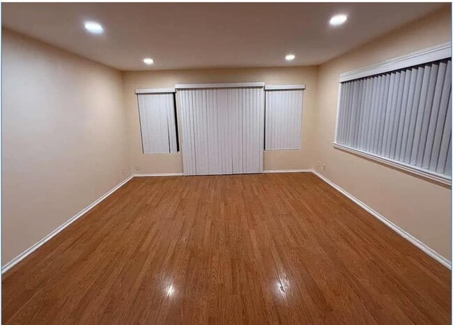 Building Photo - 1187 E 3rd St