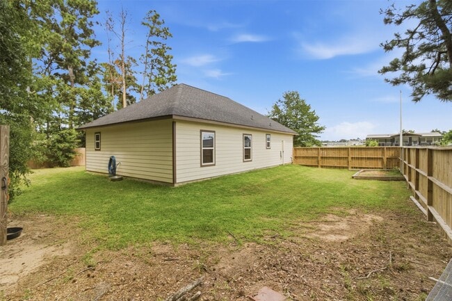 Building Photo - 16529 Kingsbury Dr