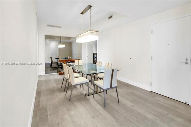 Building Photo - 2900 NE 7th Ave