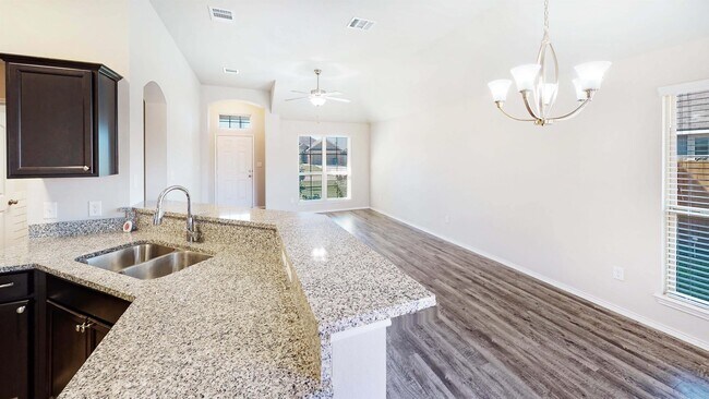 Building Photo - 812 Mockingbird St