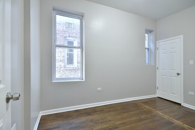 Building Photo - 4105 W 21st Pl
