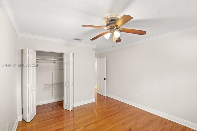 Building Photo - 1428 Medina Ave