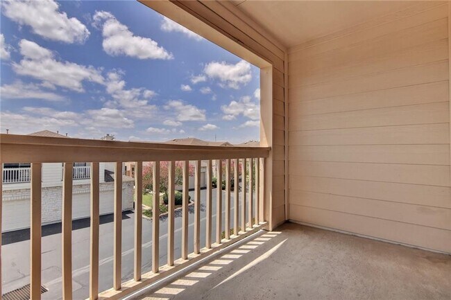 Building Photo - 7500 Shadowridge Run