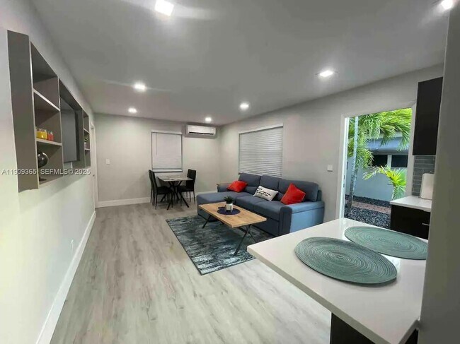 Building Photo - 1929 Dewey St