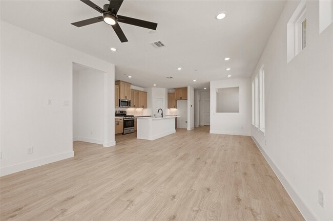 Building Photo - 9617 Dahlia Blvd