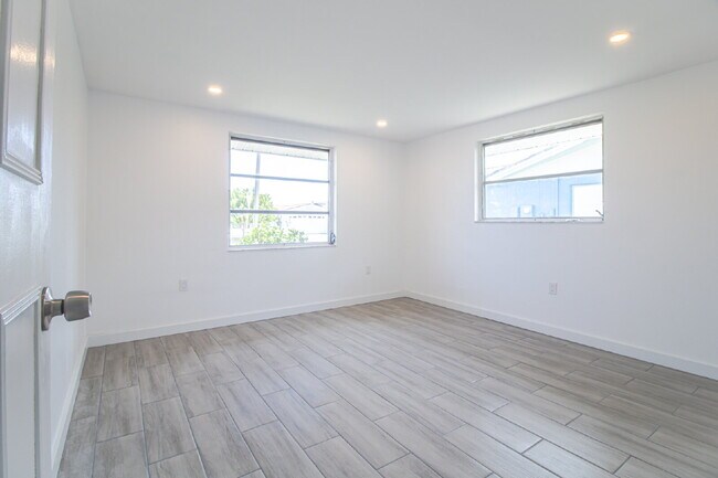 Building Photo - Beautiful 3/2 house in Gulf Harbor