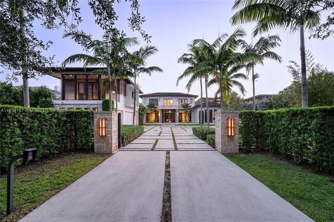 Building Photo - 9000 SW 63rd Ct