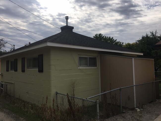 Building Photo - Adorable 1 bedroom house