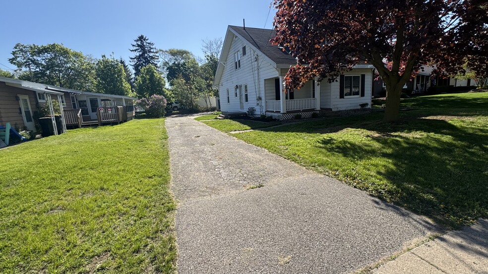 Building Photo - 3220 Wayburn Ave SW