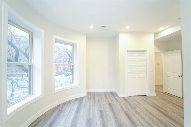 Building Photo - 424 Marlborough St