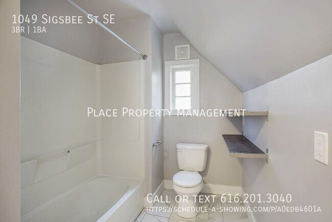 Building Photo - 1049 Sigsbee SE - Gorgeous 3 bedroom house!