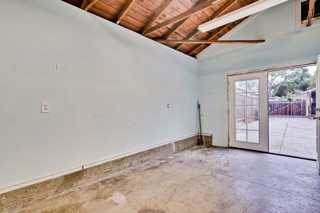 Building Photo - Welcome Home!!! - Great Location, Near Val...