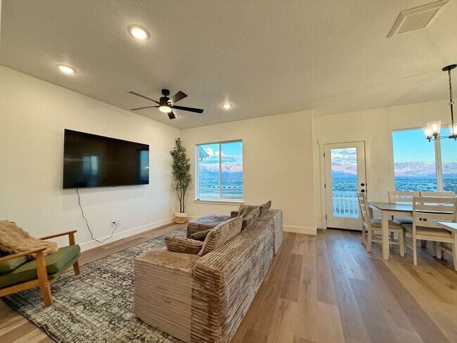 Building Photo - 2722 Blue Dawn Ln