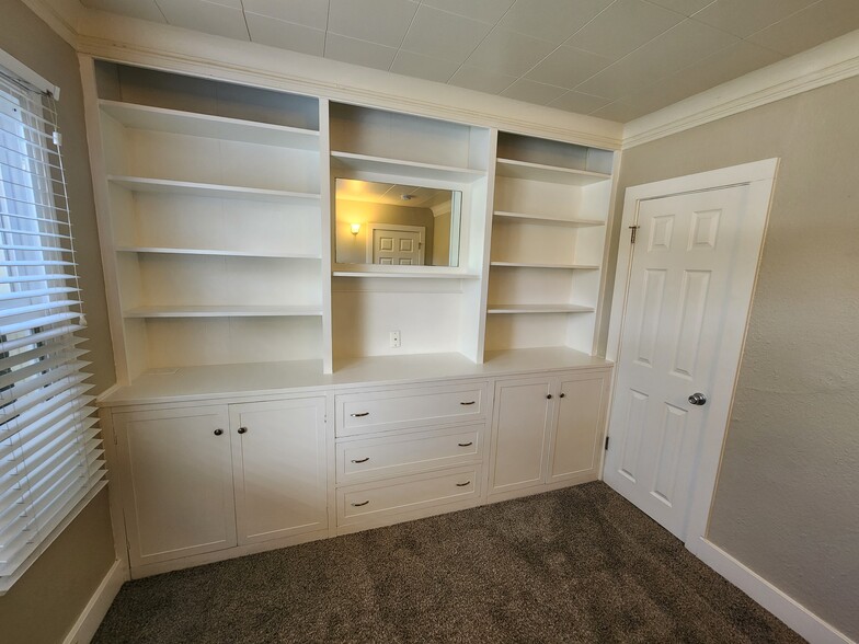 Bedroom 1 - 811 N Junett St