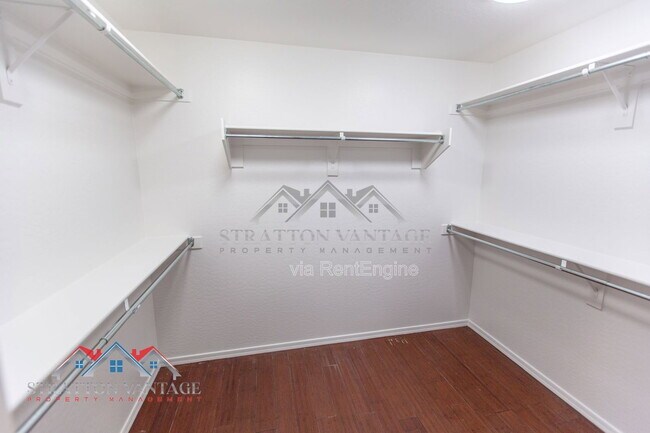 Building Photo - 110 Cholla St