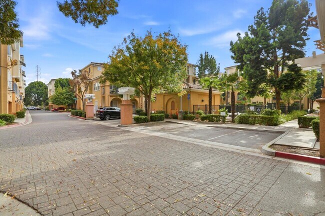 Building Photo - 1418 Allegado Alley