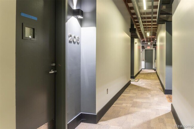 Building Photo - 100 N Center St