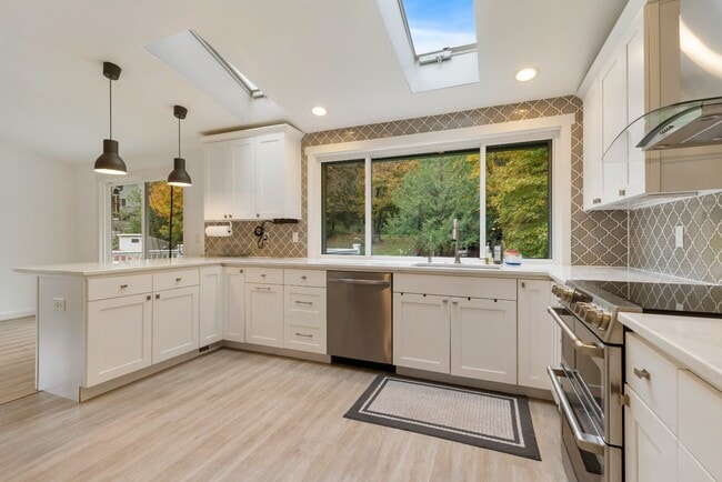 Building Photo - Newly Renovated Bothell Home Sitting on 1 Acre of Land!