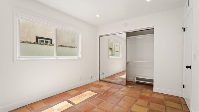 Building Photo - Larkspur Duplex