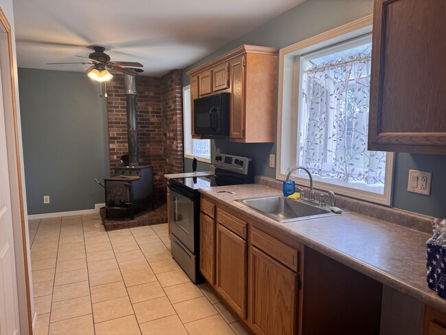 Building Photo - 10486 Melms Rd