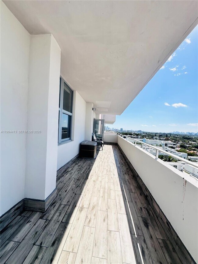 Building Photo - 9225 Collins Ave