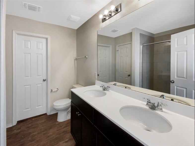 Building Photo - 325 Bedford Falls Ln