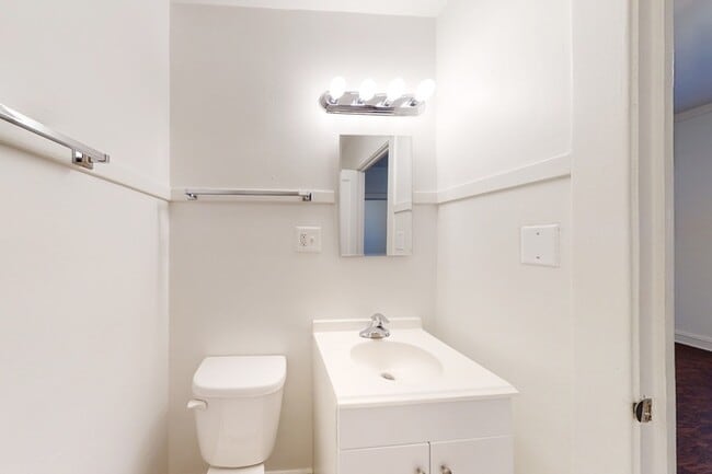 Floorplan - 5528-5532 S. Everett Avenue