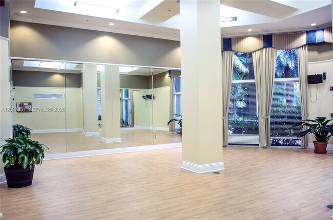 Building Photo - 17150 N Bay Rd
