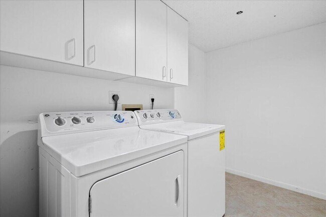 Building Photo - 4734 Lucerne Lakes Blvd N