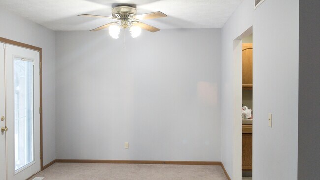 Building Photo - 296 Wintergreen Dr