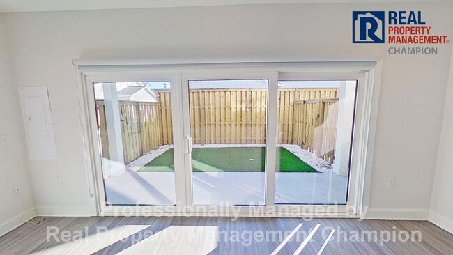 Building Photo - Newly Constructed Luxury Townhomes in Porters Neck