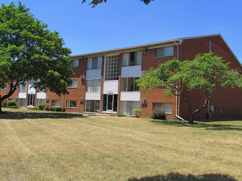 Westland Estates - 6843 N Wayne Rd Westland MI 48185 | Apartment Finder