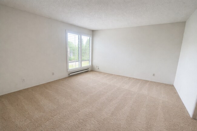 Building Photo - 1 BEDROOM / 1 BATH CONDO AVAILABLE AT WATERGATE COMPLEX IN EMERYVILLE!!!