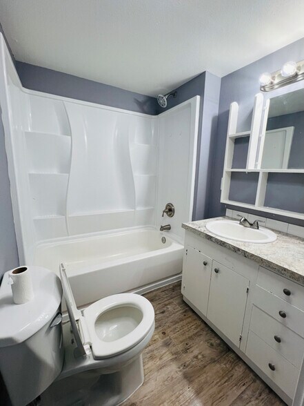 Building Photo - 260 W Chestnut St