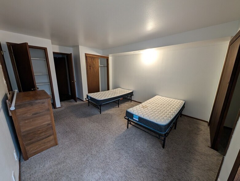 Building Photo - 1091 Country Hills Dr