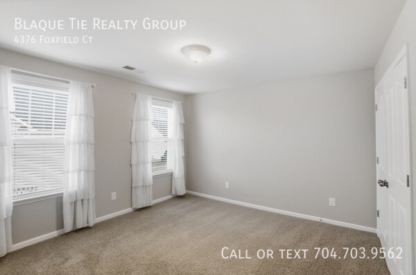 Building Photo - 4376 Foxfield Ct