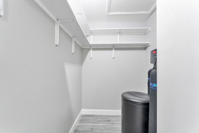 Building Photo - 118 Lake Constance Dr
