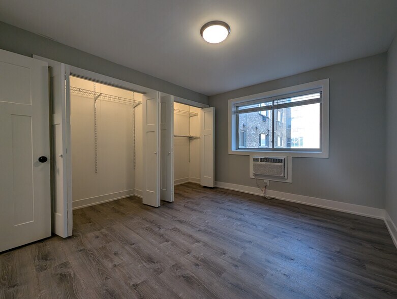 Building Photo - 542 W Surf St