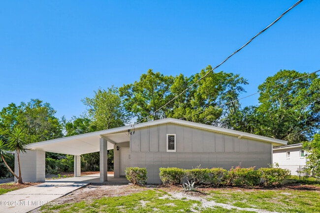 Primary Photo - 7428 Centauri Rd