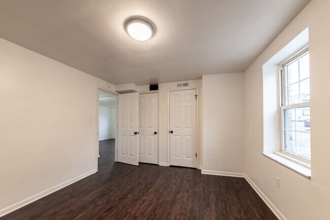 Building Photo - 601 E Warrington Ave