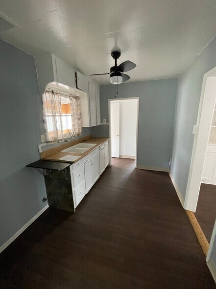 Building Photo - 8033 Rosecrans Ave