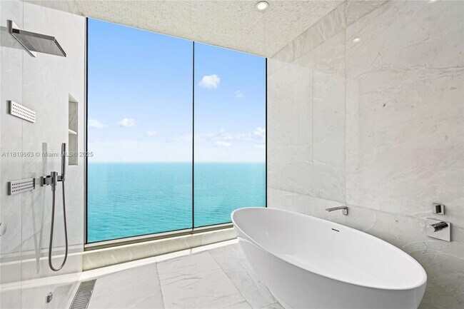 Building Photo - 17975 Collins Ave