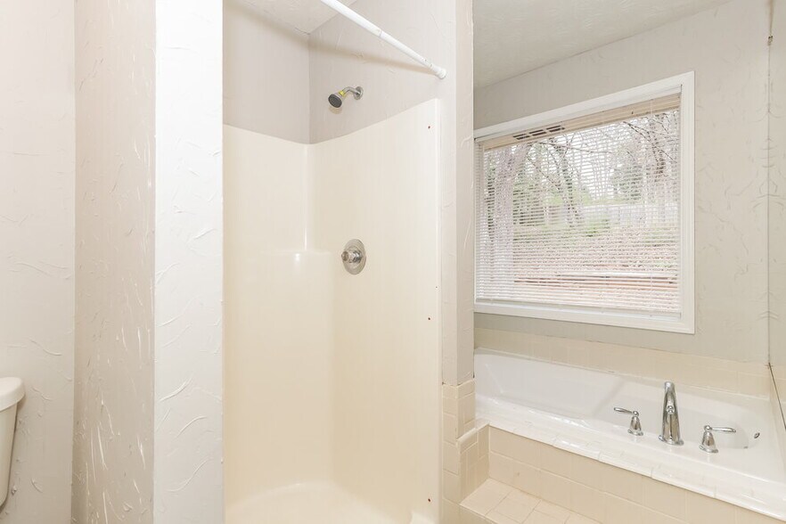 Building Photo - 202 Northbridge Dr